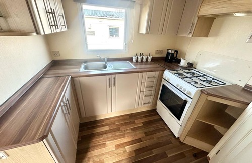Leysdown-on-Sea House | Lovely 8 berth caravan at Harts Holiday Park in Kent ref 74066B