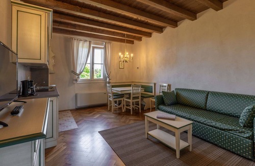 Strassoldo Apartment | Lovely apartment for 6 people with WIFI, A/C, TV and parking