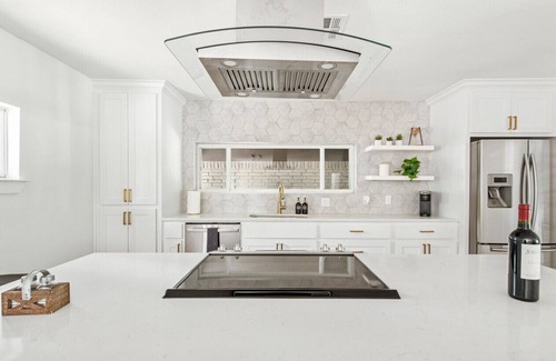 Haltom City House | Lovely and Spacious 4 Bedroom House Sleeps 10