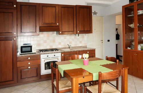 Intra Apartment | Lovely apartment for 4 people with WIFI, TV and pets allowed