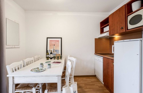 Le Verdon-sur-Mer Apartment | Lovely apartment for 8 guests with pool, WIFI, TV, terrace and pets allowed