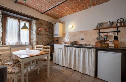 Monastero Bormida Apartment | Lovely apartment for 2 people with WIFI, pool and TV
