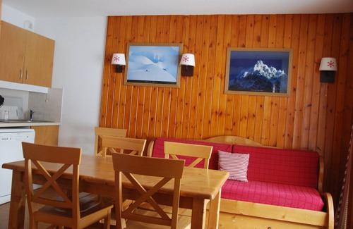Puy-Saint-Vincent Apartment | Lovely apartment with large terrace and direct access to the slopes