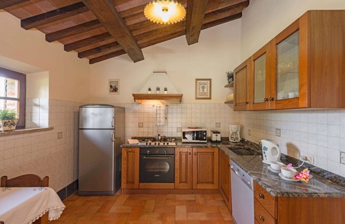 Popoltaio-Schiacciato Villa | Lovely apartment in villa for 8 guests with A/C, pool, WIFI, TV and patio