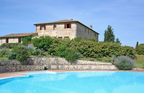 Monteroni d'Arbia Apartment | Lovely apartment for 4 guests with pool, WIFI, patio and panoramic view, close to Siena