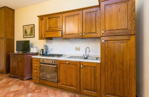 Bucine Apartment | Lovely apartment for 4 guests with WIFI, pool, TV, patio, pets allowed and panoramic view