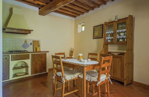 Sesto Fiorentino Villa | Lovely apartment in villa for 3 guests with pool, WIFI, TV, patio and pets allowed
