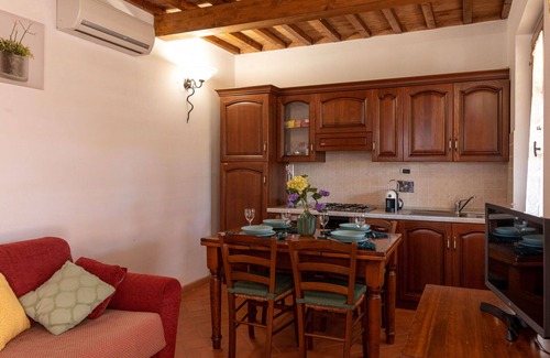 Massa Marittima House | Lovely apartment in villa for 4 people with WIFI, A/C, TV, terrace and pets allowed