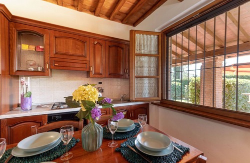 Massa Marittima House | Lovely apartment in villa for 4 people with WIFI, A/C, TV, terrace and pets allowed