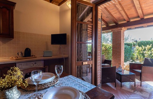 Massa Marittima House | Lovely apartment in villa for 6 people with A/C, WIFI, TV, terrace and pets allowed