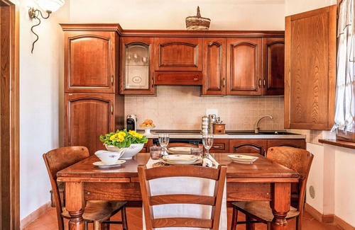 La Pesta House | Lovely apartment in villa for 4 people with A/C, WIFI, TV, terrace and pets allowed