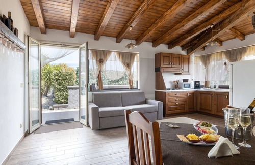 Coste Apartment | Lovely apartment for 6 people with WIFI, A/C, TV and pets allowed