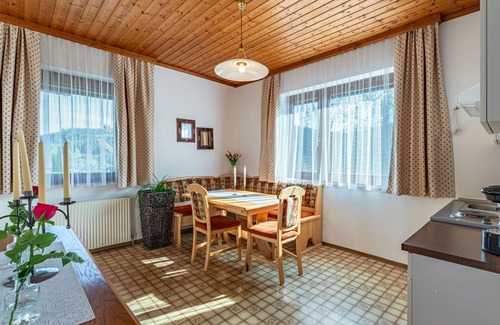 Agsdorf Apartment | Lovely apartment for 4 people with WIFI, TV, patio and pets allowed