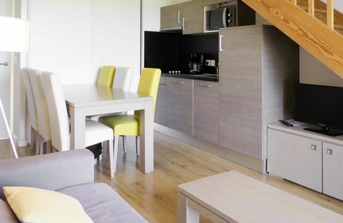 Biscarrosse Plage Apartment | Lovely apartment for 6 guests with WIFI, pool, TV, terrace and pets allowed