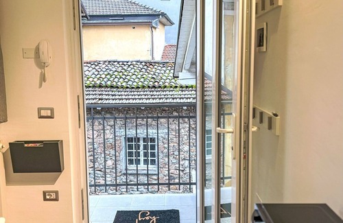 Lavena Ponte Tresa Apartment | Lovely apartment for 3 guests with TV, balcony and pets allowed