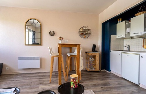 Les Mathes Apartment | Lovely apartment for 2 guests with WIFI, TV, balcony and pets allowed