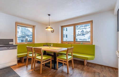 Kappl Apartment | Lovely apartment for 15 people with WIFI, TV, terrace and parking