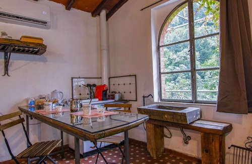 Barga Apartment | Lovely apartment for 2 people with private pool, TV, patio and pets allowed