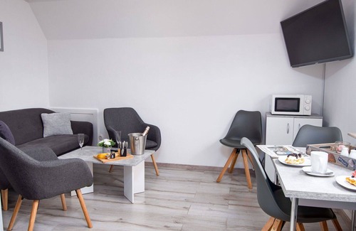 Norddeich Apartment | Lovely apartment for 3 guests with WIFI, TV, balcony and parking