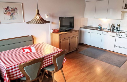Laax Apartment | Lovely apartment for 3 guests with WIFI, pool, TV, balcony, pets allowed, panoramic view and par.
