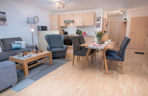 Norddeich Apartment | Lovely apartment for 4 people with WIFI, TV, balcony and parking