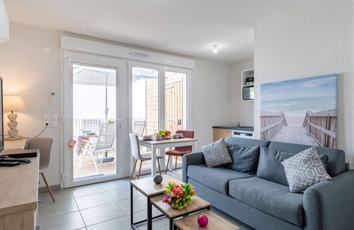 Mimizan Apartment | Lovely apartment for 4 people with WIFI, A/C, pool, TV, terrace and pets allowed