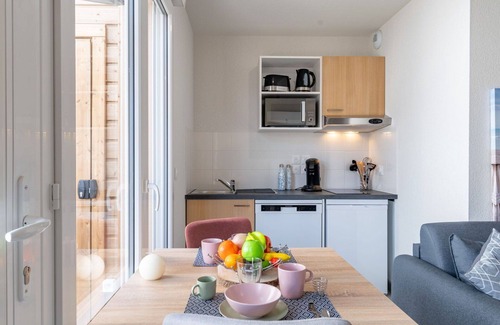 Mimizan Apartment | Lovely apartment for 4 people with WIFI, A/C, pool, TV, terrace and pets allowed