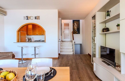 Ispra Apartment | Lovely apartment for 4 guests with WIFI, A/C, TV and terrace