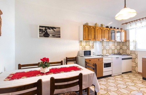 Donji Kraj Apartment | Lovely apartment for 4 people with WIFI, A/C, TV, terrace and pets allowed