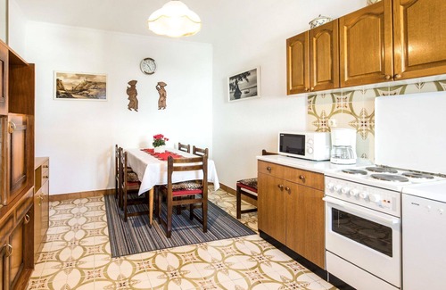 Donji Kraj Apartment | Lovely apartment for 4 people with WIFI, A/C, TV, terrace and pets allowed