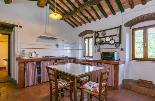 Pescia Apartment | Lovely apartment for 4 people with WIFI, pool, TV, patio and pets allowed