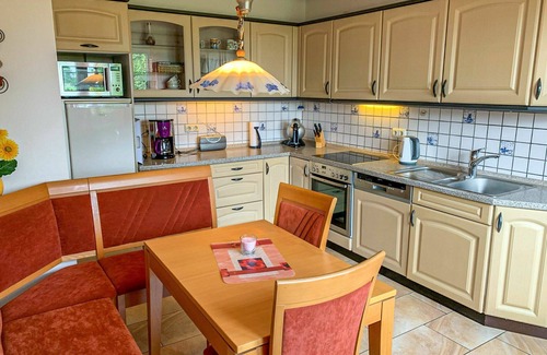 Eversmeer Apartment | Lovely apartment for 5 guests with TV, terrace and parking