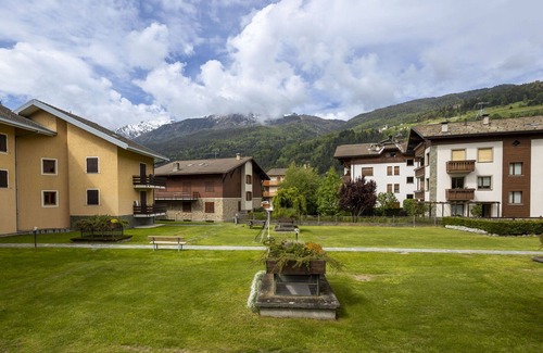 Bormio Apartment | Lovely apartment for 6 guests with WIFI, TV, terrace, pets allowed and parking