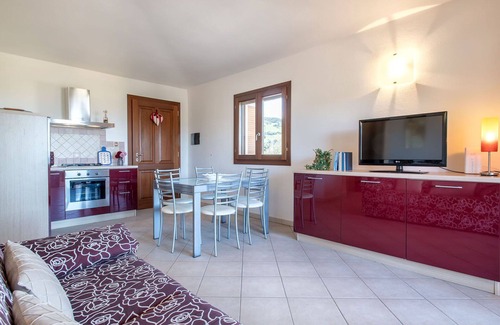 Schifoni Apartment | Lovely apartment for 6 guests with A/C, WIFI, TV, patio and pets allowed