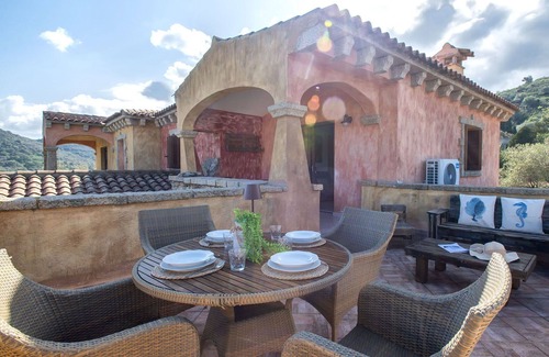 Schifoni Apartment | Lovely apartment for 6 guests with A/C, WIFI, TV, patio and pets allowed