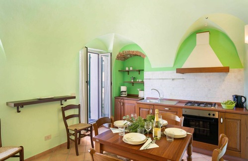 Vasia Apartment | Lovely apartment for 7 guests with WIFI, TV, terrace, pets allowed and panoramic view