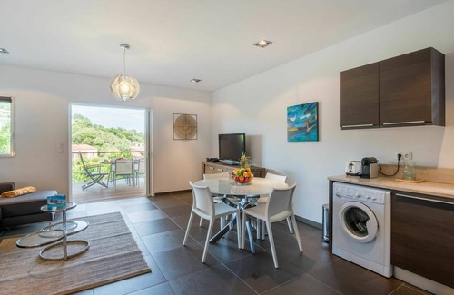 Sainte-Lucie-de-Porto-Vecchio Apartment | Lovely apartment for 6 guests with WIFI, A/C, TV, terrace and pets allowed