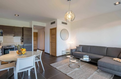 Sainte-Lucie-de-Porto-Vecchio Apartment | Lovely apartment for 6 guests with WIFI, A/C, TV, terrace and pets allowed