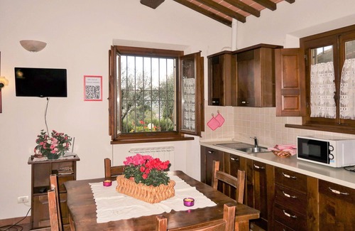 Bucine Apartment | Lovely apartment for 4 people with WIFI, pool, TV, terrace and pets allowed