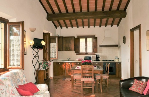 Bucine Apartment | Lovely apartment for 4 people with WIFI, pool, TV, terrace and pets allowed
