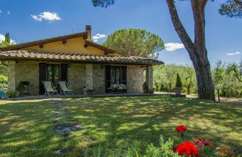 Bucine Apartment | Lovely apartment for 4 people with WIFI, pool, TV, terrace and pets allowed