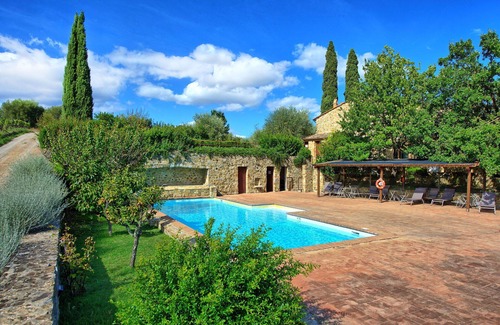 Montalcino Apartment | Lovely apartment for 7 guests with pool, A/C, TV, pets allowed and panoramic view
