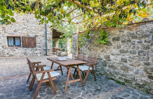 Montieri Apartment | Lovely apartment for 13 people with WIFI, TV, patio and pets allowed