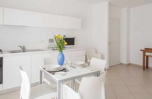 Marina di Vasto Apartment | Lovely apartment for 5 guests with WIFI, A/C, pool, TV, patio and pets allowed