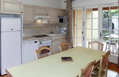 Fayence House | Lovely apartment in villa for 4 guests with WIFI, pool, A/C, TV, patio and pets allowed