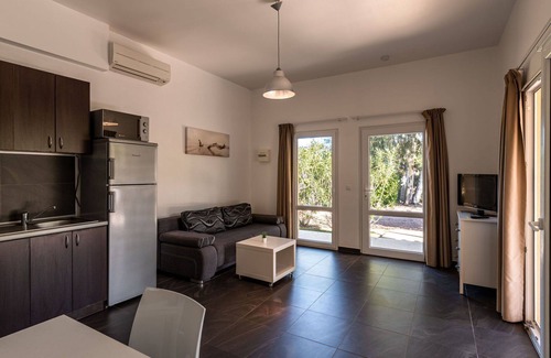 Favone Apartment | Lovely apartment for 4 people with A/C, WIFI, pool, TV, terrace, pets allowed and parking
