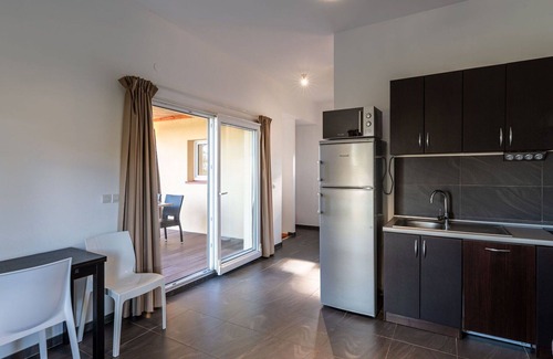 Favone Apartment | Lovely apartment for 4 people with A/C, WIFI, pool, TV, terrace, pets allowed and parking