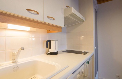 Morbihan Apartment | Lovely apartment for 4 guests with WIFI, pool, TV and balcony
