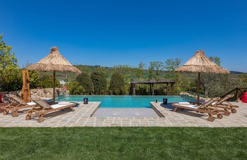 Po' Bandino Villa | Lovely apartment in villa for 5 people with WIFI, hot tub, pool, A/C, TV, patio and panoramic view
