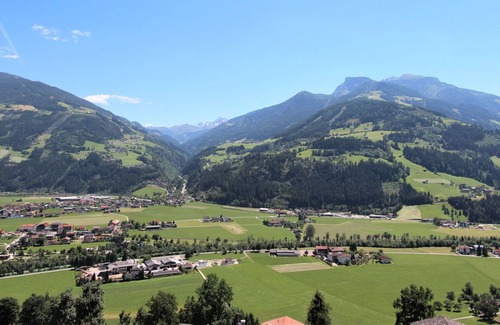 Rohrberg Villa | Lovely apartment in villa for 5 guests with WIFI, pool, TV, terrace and parking